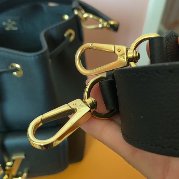 SOLD - BRAND NEW! Authentic Louis Vuitton Lockme Bucket - Picture 14 of 15